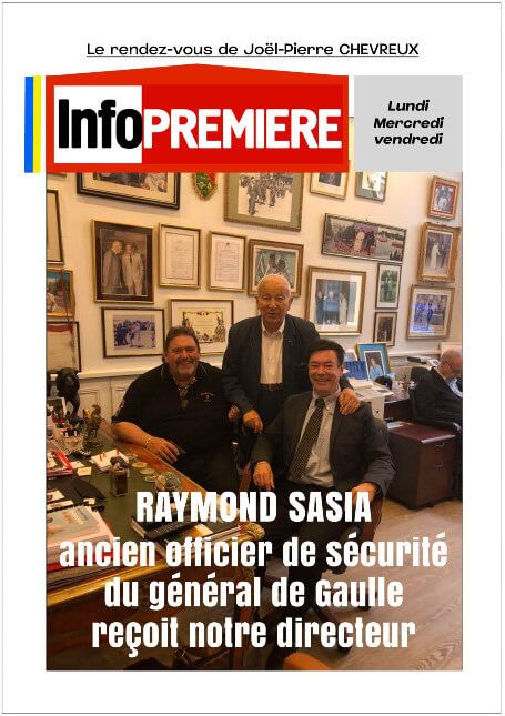 Image : Raymond Sasia ancien officier de sécurité du génral de Gaulle reçoit notre directeur